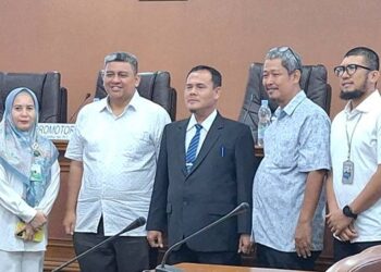 Foto: Anggota DPRD Medan Muslim Harahap Resmi Sandang Gelar Doktor 5