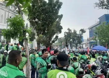Foto: Demonstrasi Pengemudi Ojol di Kantor Gubernur Sumut, Tuntut Perlindungan bagi Pengemudi 4