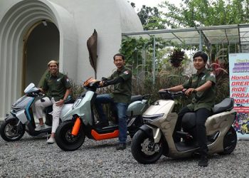 Para pemenang nasional HMC 2023 bersama karya modifikasi motor listrik Honda CUV e: dan ICON e: pada Honda Dream Ride Project 2024 di Yogyakarta (26/05).(Istimewa)