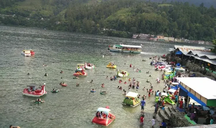 Foto: Ilustrasi wisatawan di Parapat.(Istimewa)