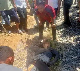 Foto: Dihantam Kereta Api, Warga Desa Firdaus Ditemukan Meninggal Dunia 4