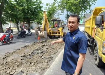 Foto: DPRD Medan Apresisasi Pembongkaran Aspal di Atas  Trotoar Dara Kupi 7
