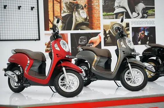 Foto: Motor Honda tidak hanya menjadi salah satu solusi berkendara yang tepat, namun juga mendukung gaya berkendara para pecintanya sesuai dengan tren kekinian.(Ist)