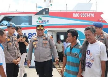 Foto: Dua Nelayan Nisel yang Hilang Ditemukan Selamat, Terbawa Arus hingga Mentawai 4