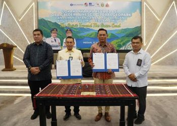 Penandatanganan komitmen pembangunan berkelanjutan di kawasan Danau Toba pada 22 Mei 2025.(Dok:BI Sumut)