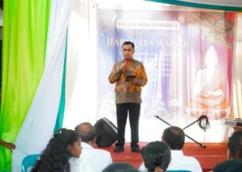 Foto: Rico Waas: Peringatan Waisak Inspirasi Ciptakan Tata Kota Bersih, Tertib, Berkelanjutan 5