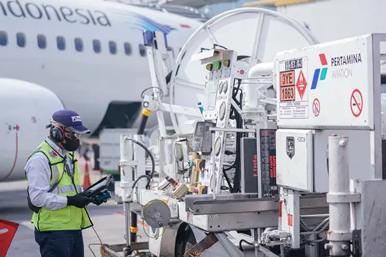 Foto: PT Pertamina Patra Niaga Regional Sumbagut memastikan distribusi dan stok Avtur untuk mendukung penerbangan haji 2025 dalam kondisi aman di bandara embarkasi haji.(Dok:Pertamina Sumbagut)