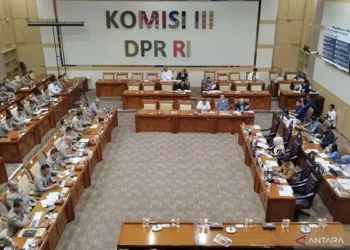 Foto: DPR RI Minta Polri Lakukan Evaluasi Sistem Pendidikan 4
