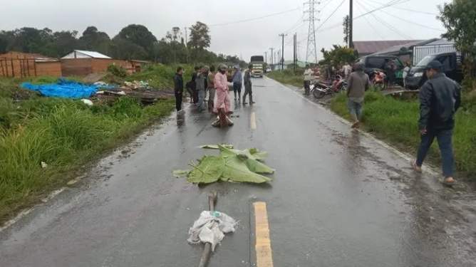 Foto: Polsek Parbuluan melakukan cek TKP, Sabtu (3/5/2025).
