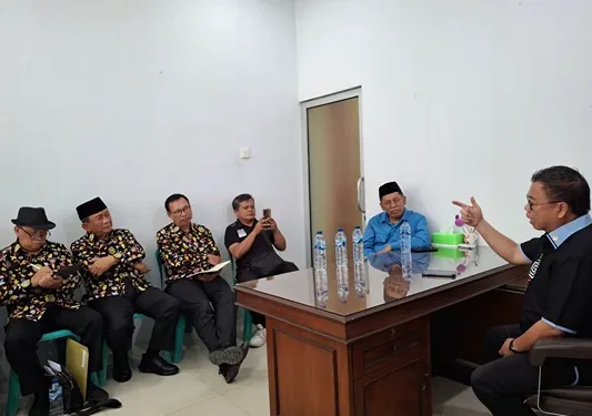 Anggota Dewan Perwakilan Rakyat Republik Indonesia dari Fraksi PDI Perjuangan, dr Sofyan Tan menerima audiensi Pengurus MPKW Sumut-NAD di Rumah Aspirasi dr Sofyan Tan, Komplek CBD Polonia Blok G No 87, Medan, Jumat (30/5).(Ist)