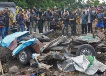 Kecelakaan Truk-Minibus, 11 Orang Tewas