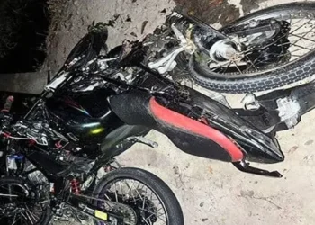 Motor yang terlibat dalam kecelakaan mengalami kerusakan parah.(Istimewa)