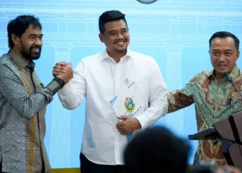 Foto: Bobby Nasution dan Muzakir Manaf Teken Ulang Kesepakatan Batas Wilayah 4