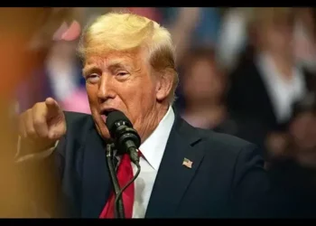 Foto: Trump Keluarkan Larangan Perjalanan Bagi Warga dari 12 Negara 8