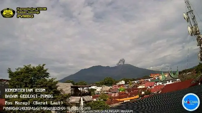Foto: Gunung Marapi Sumatera Barat erupsi, Rabu (18/6/2025) (Foto: PGA Marapi)