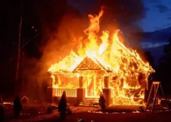 Foto: Dua Rumah Kosong Hangus Terbakar di Medan Selayang 3