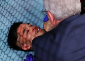 Jeka Saragih tersungkur saat melawan Joo Sang Yoo(detikSport)