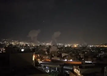 Bagian Kota Teheran, Iran,  mengepulkan asap, usai diserang Israel.(Foto: IRNA)