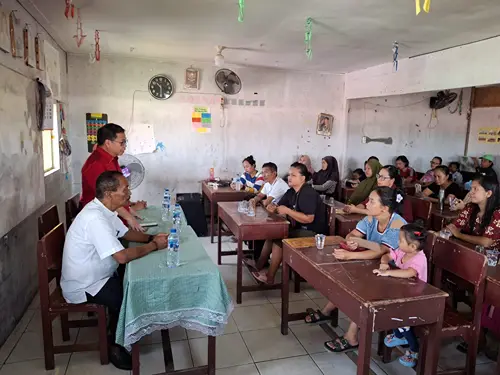 Foto: Sofyan Tan saat kunjungan reses di SD Genpita Ceria, Tangkahan, Medan Labuhan, Senin (2/6).(Ist)