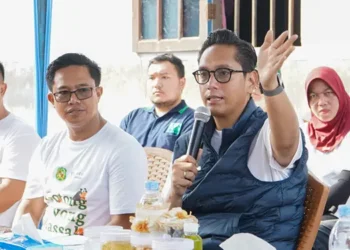Foto: Gotong Royong dan Serap Aspirasi Warga Belawan, Rico Waas Minta Perusahaan Pekerjakan Warga Setempat 8