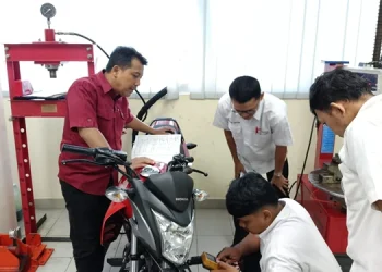 PT Indako Trading Coy menggelar aktivitas bertajuk “ Pelatihan Modul Dasar” yang diikuti oleh para guru Sekolah Menengah Kejuruan (SMK) Mitra Binaan AHM Kurikulum Teknik dan Bisnis Sepeda Motor (KTBSM) Astra Honda di Sumatera Utara.(Ist)