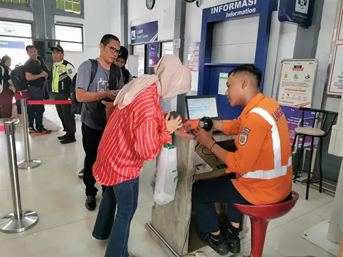 Foto: Sebanyak 44.168 pelanggan memanfaatkan layanan kereta api selama libur panjang Idul Adha.(Dok:KAI Divre I SU)