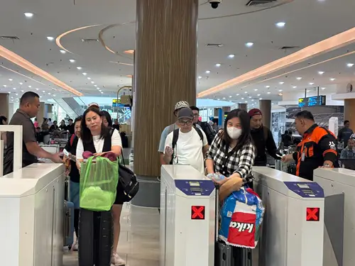 KAI Bandara Medan Alami Kenaikan Penumpang Selama Mei 2025 1 KAI Bandara Medan mencatat 357.789 penumpang memanfaatkan moda transportasi Kereta Api Bandara meningkat sekitar 61% dibandingkan dengan periode sebelumnya yang mencapai 222.022 penumpang.(Dok:KAI Bandara)