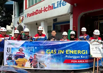 Penyaluran gas pertama kali atau gas in ke 'The Three Carrari Caffe yang terletak di Jalan Palang Merah Medan, Rabu (25/6/2025).(Dok:PGN)