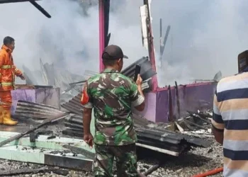 Foto: Diduga Hubungan Pendek Arus Listrik, Rumah di Kecamatan Babalan Langkat Terbakar 8