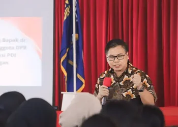 Foto: Sofyan Tan Ajak Mahasiswa Kritis Luruskan Sejarah Koreksi Fadli Zon 3