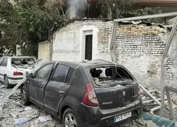 Pasca serangan Israel ke Teheran, Iran, Jumat, (13/6/2025). (Dok. AP/Vahid)
