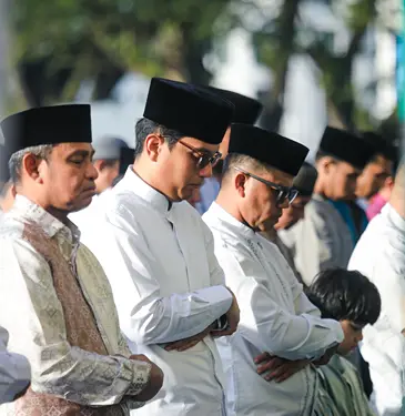 Foto: Bersama ribuan masyarakat Wali Kota Medan Rico Tri Putra Bayu Waas melaksanakan Salat Idul adha 1446H di Lapangan Merdeka Medan, 10 Dzulhijjah, Jumat (6/6/25).(Dok:Diskominfo Medan)