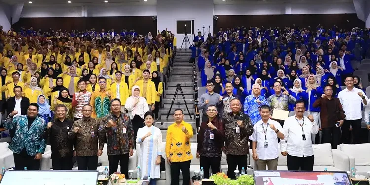 Pelaksanaan Student Integrity Campaign (In Camp) di Universitas Lambung Mangkurat, Banjarmasin, Senin yang diikuti oleh 440 mahasiswa secara offline dan 420 mahasiswa secara online.(Dok:OJK)