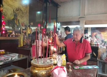 Perayaan sembahyang ulang tahun Dewa Zhang Tien She atau Dewa Guru Langit yang digelar pada 13 Juni 2025 berlangsung meriah di Vihara Setia Buddha Jalan Tirtosari No 73 D-E Kecamatan Medan Tembung.(SeputarSumut/Asiong)