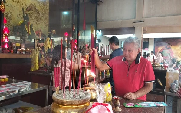 Perayaan sembahyang ulang tahun Dewa Zhang Tien She atau Dewa Guru Langit yang digelar pada 13 Juni 2025 berlangsung meriah di Vihara Setia Buddha Jalan Tirtosari No 73 D-E Kecamatan Medan Tembung.(SeputarSumut/Asiong)