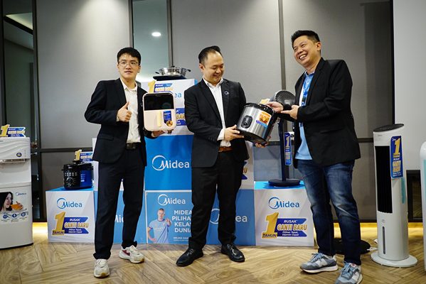 Foto: Midea Electronics Indonesia mengumumkan peluncuran program purna jual terbarunya ”1 Tahun Rusak Ganti Baru”.(Ist)