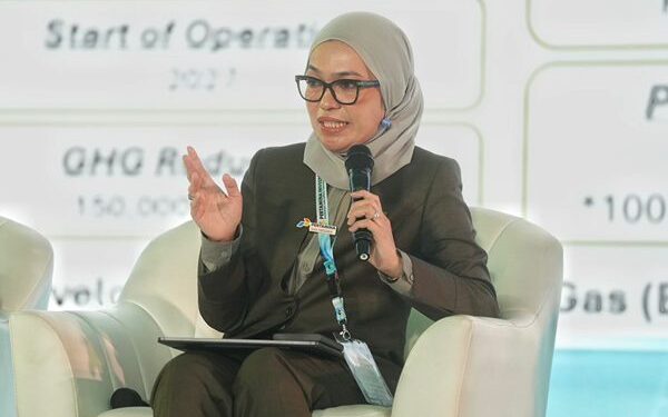 Direktur Strategi dan Pengembangan Bisnis PGN, Rosa Permata Sari, dalam sesi Sustainability Dialogue pada acara Pertamina Investor Day (16/7/2025).(Dok:PGN)