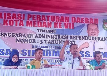 Foto: Binsar Simarmata Ajak Masyarakat Proaktif Urus Adminduk 6