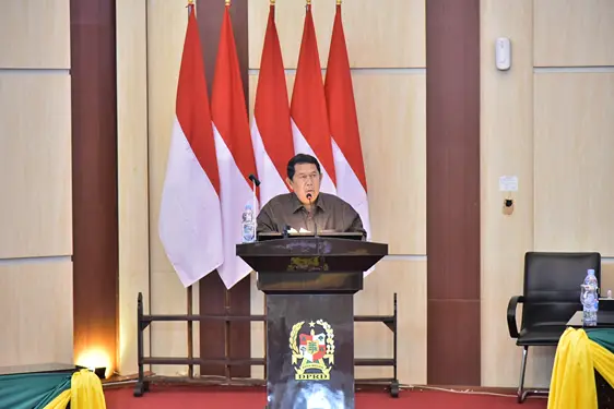 Foto: Anggota Fraksi PSI DPRD Kota Medan Henry Jhon Hutagalung saat menyampaiakan pemandangan umum fraksinya.(Ist)
