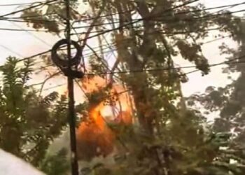 Foto: Kabel Listrik Bertegangan Tinggi di Langkat Terbakar dan Meledak 10