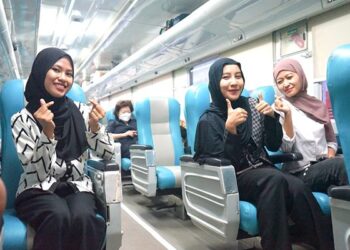 Foto: Ramah Lingkungan, Kereta Api Diminati Masyarakat 6