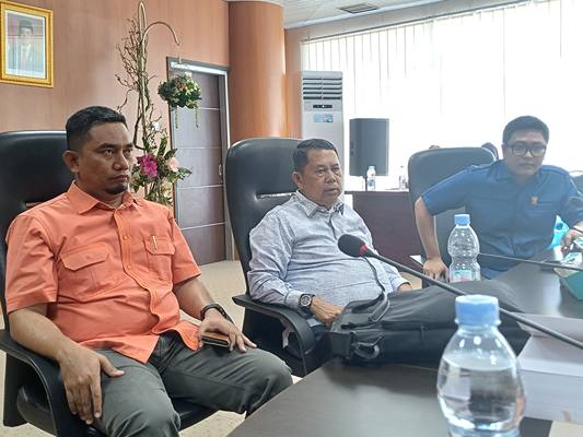Foto: Ketua Pansus RPJMD DPRD Medan Henry Jhon Hutagalung (tengah).(Ist)