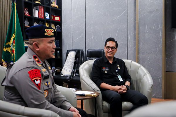 Foto: Wali Kota Medan, Rico Tri Putra Bayu Waas menerima kunjungan Komandan Pasukan (Danpas) Brimob I, Korps Brimob Polri, Brigjen Pol Anang Sumpena di rumah dinas Wali Kota Medan, Jalan Sudirman, Selasa (22/7/2025).(Dok:Diskominfo Medan)