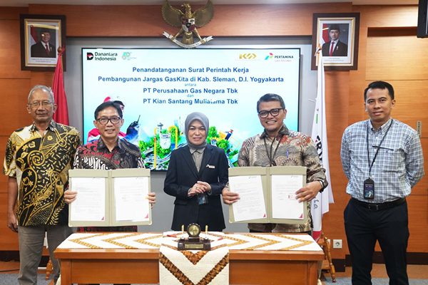 Foto: PTH Direktur Infrastruktur dan Teknologi PGN Rosa Permata Sari saat penandatanganan SPK Pembangunan Jargas GasKita di Sleman, DI Yogyakarta beberapa waktu lalu.(Dok:PGN)