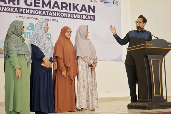 Foto: Wali Kota Medan, Rico Tri Putra Bayu Waas menghadiri acara Safari Gemarikan dalam rangka peningkatan konsumsi ikan, di Gedung Dakwah Muhammadiyah, jalan Tuba IV, Kec. Medan Denai, Minggu (20/7/2025).(Dok:Diskominfo Medan)