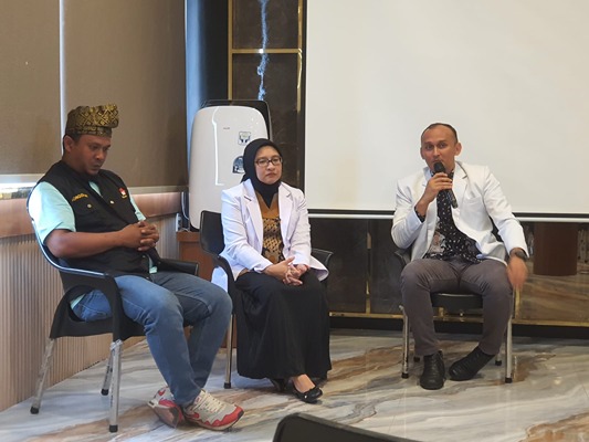 Foto: Talk show menghadirkan narasumber diantaranya dr M Akbar MKed (Ped) SpA, dr Halida Rahma Nasution MKed (Ped) SpA, dan Ahmad Husaini Dongoran (praktisi khitan).(Ist)