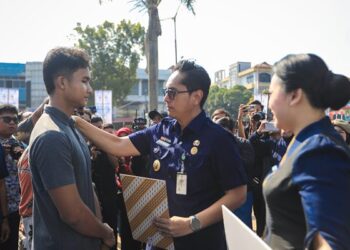 Foto: Program Tebus Ijazah : Langkah Konkret Rico Waas Untuk Membantu Siswa Yang Tunggak Biaya Pendidikan 2