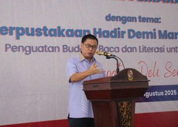 Foto: Sofyan Tan Usul Ganti Karangan Bunga dengan Buku sebagai Hadiah 8