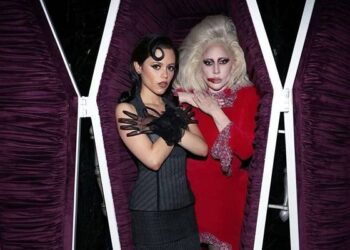 Foto: Lady Gaga Rilis Lagu Baru 'The Dead Dance' untuk Serial 'Wednesday' Netflix 1