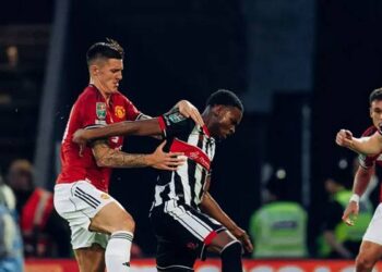 Foto: Adu Penalti Dramatis! Manchester United Tersingkir dari Piala Carabao, Takluk dari Tim League Two 8